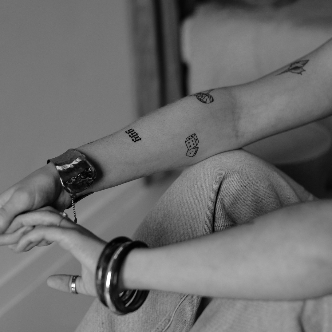 Midlertidige tatoveringer på mørk hud: 7 praktiske tips