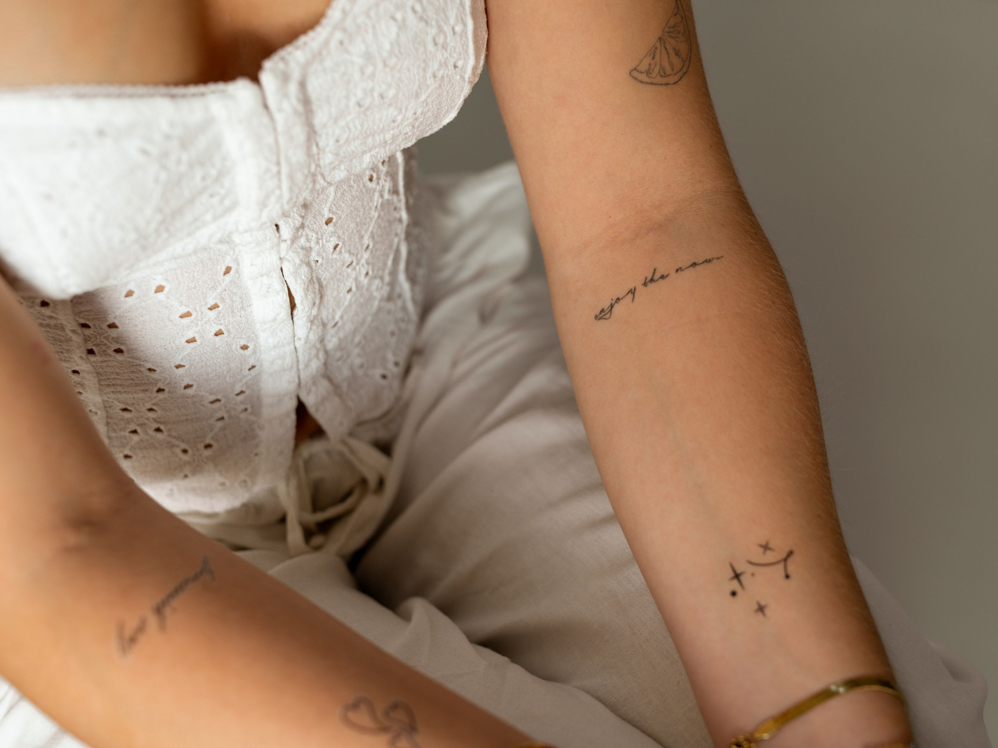 Fineline tatovering: alt om denne subtile tatoveringsstil og hvordan du prøver den af