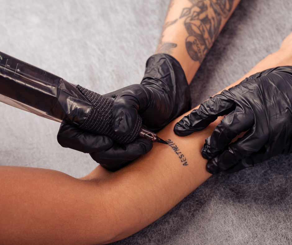 Taknemmelighed tatovering: 8 symboler og deres betydninger