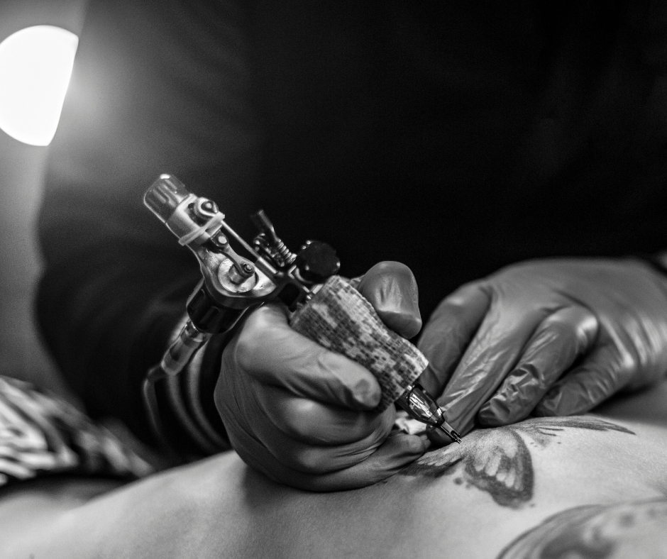 Betydningen af ​​en lyntatovering: 5 kraftfulde symboler