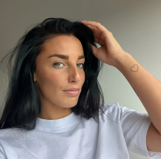 Kærlighedstatovering: betydning, stilarter og inspiration til din perfekte tatovering