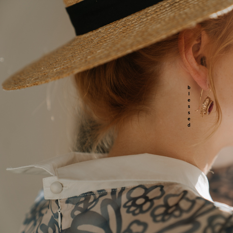 Nek tekst tatovering